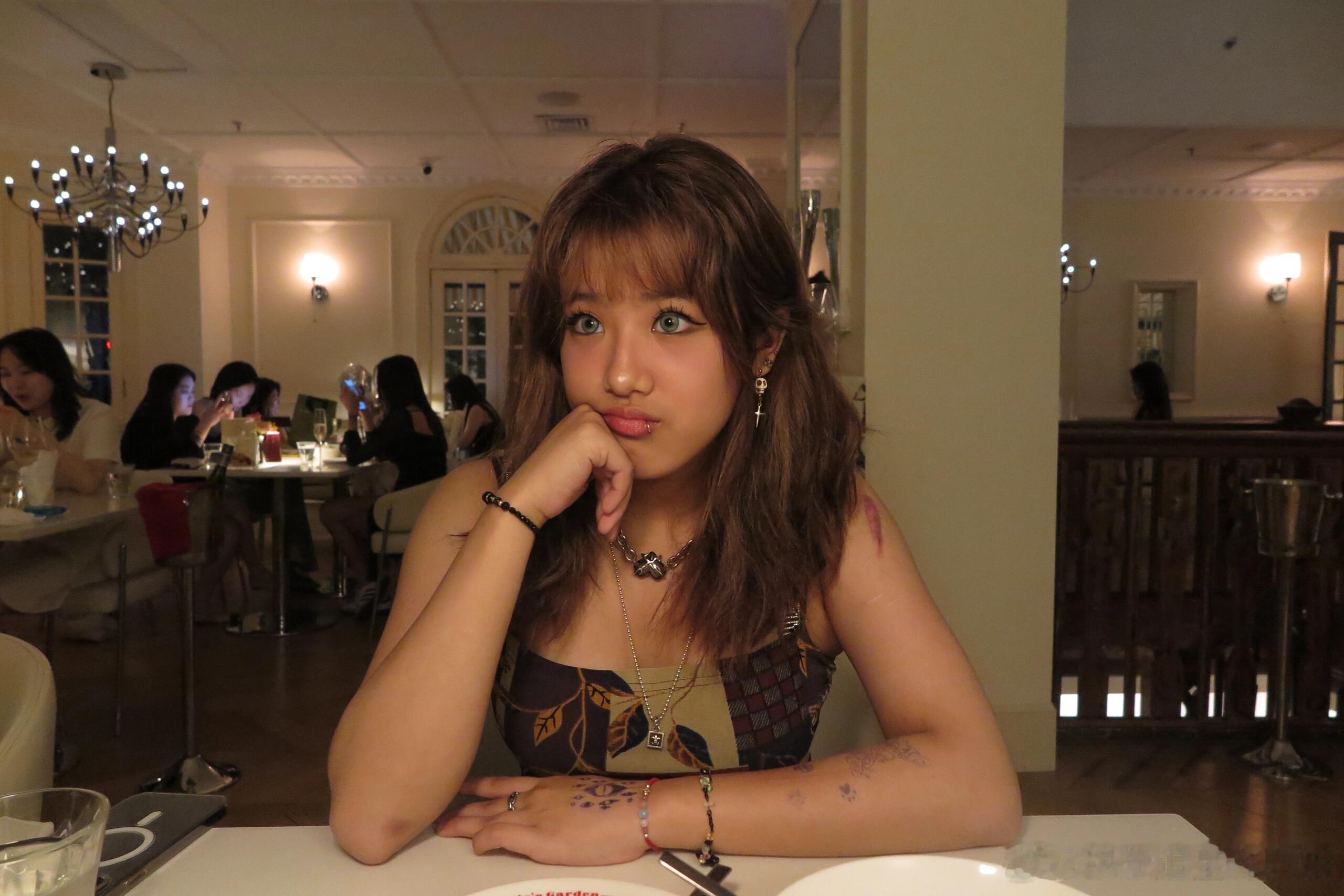 #梧桐妹晒19岁庆生照##贾静雯大女儿19岁生日照# 贾静雯大女儿19岁生日照，