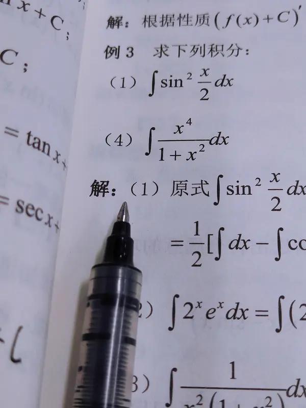 高考数学真是充满遗憾。我当年考试时，前面的题做得顺风顺水，结果卡在一道导数题上，