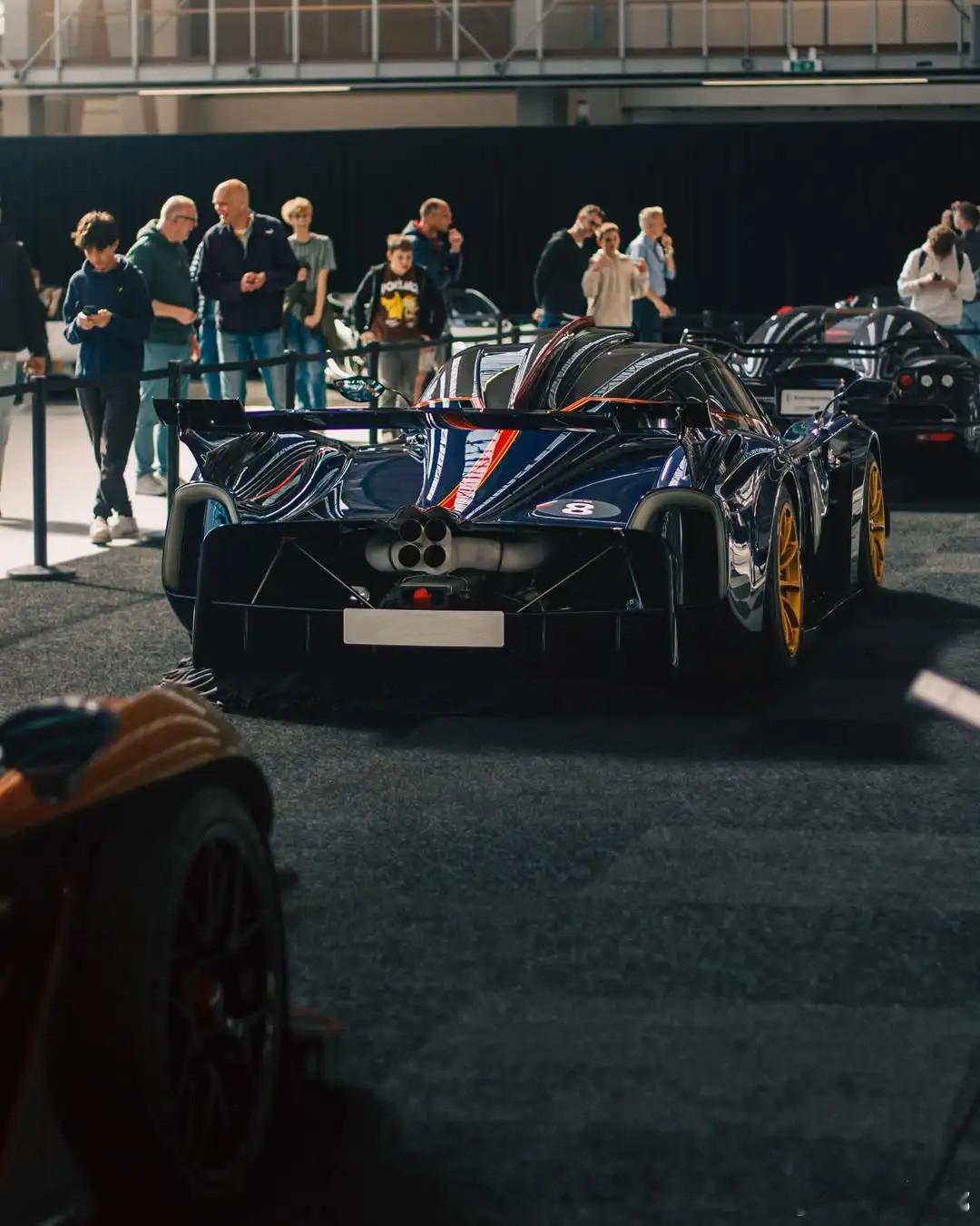 Pagani Huayra R，战斗气质拉满了[鼓掌]绝美车片 ​​​