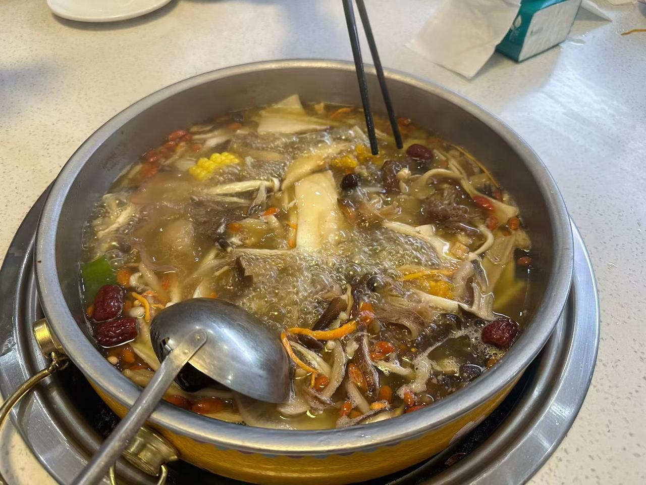 晒图笔记大赛炳灵湖畔野炊，现吊的鱼……