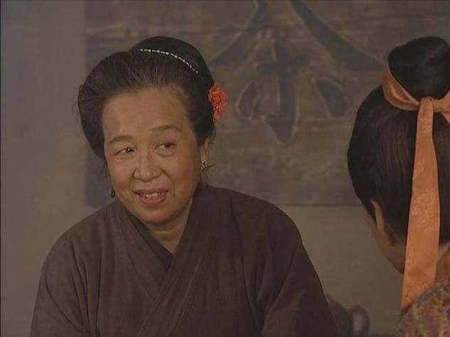 古代女子都是没有人生自主权的，要么属于父母，要么属于主子，都没有的就属于干娘这类