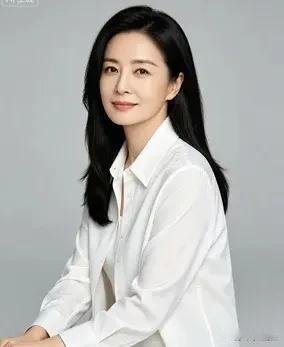 没有一个女人，
因为强势而赢得了男人，
却有很多女人，
因为示弱而幸福一生，
这