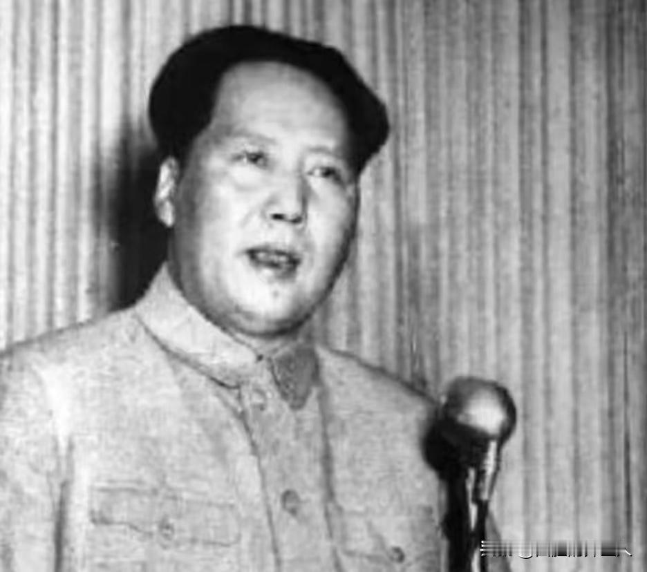 出兵朝鲜的前夜，政治局发生争吵，主席不做声，后来一句话定乾坤。
​麻烦各位读者点