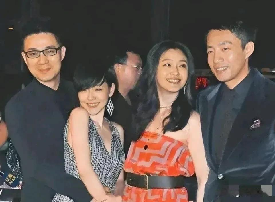这张珍贵的合影
应该是大小S的高光时刻

那时的姐妹俩

事业有成
老公疼爱
儿