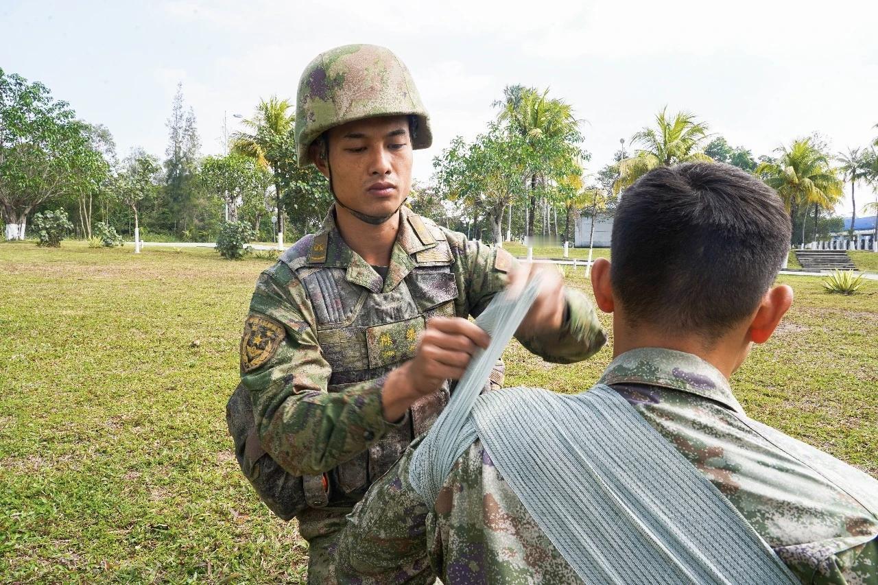 00 后卫生员勇夺特二级！400米障碍1分37秒，实装200米障碍1分13秒，军