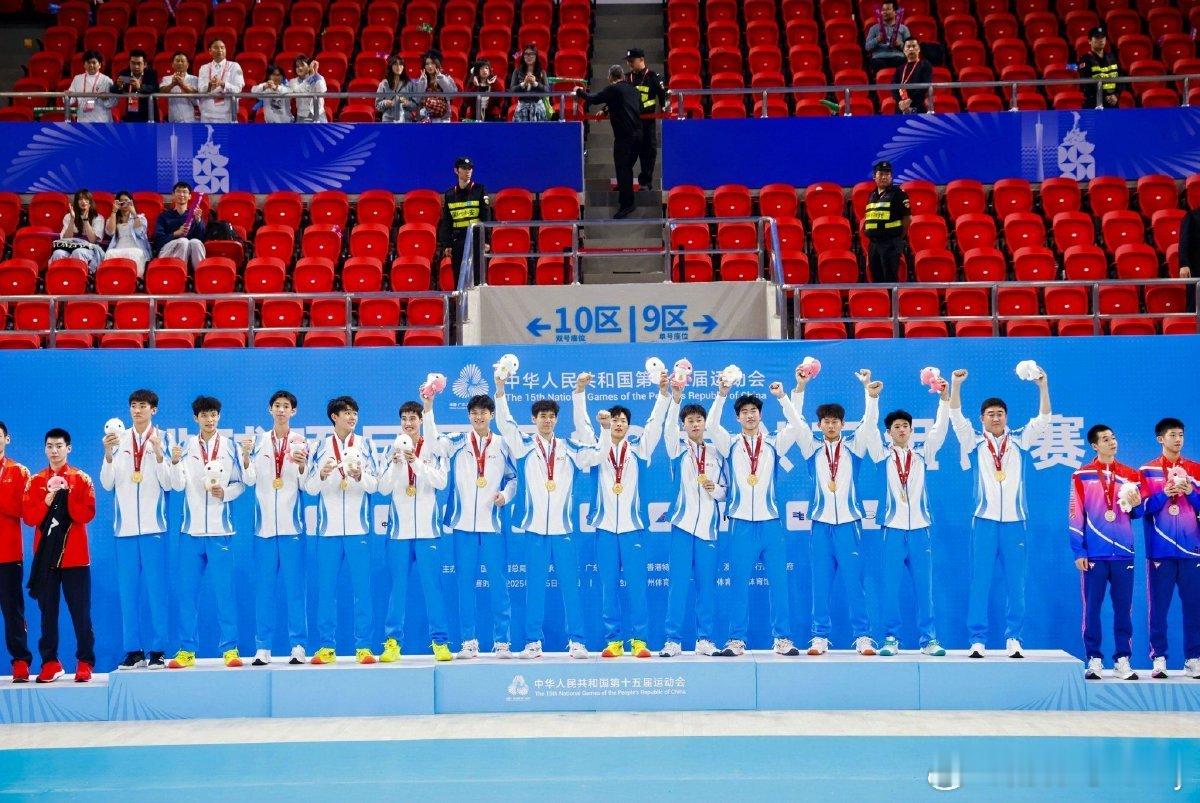 全运会U18男排组图！第一名：浙江队第二名：江苏队第三名：上海队  （cr：排协