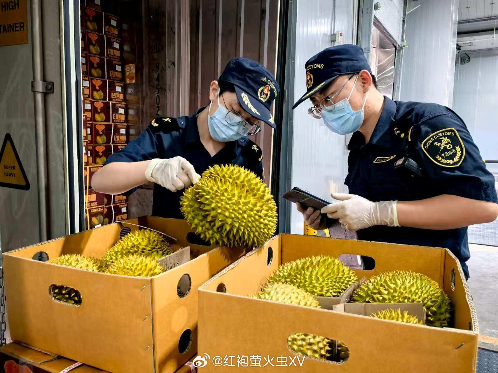 国新办：2025年，中国与东盟双边贸易额首次突破万亿美元大关，达到1.05万亿美