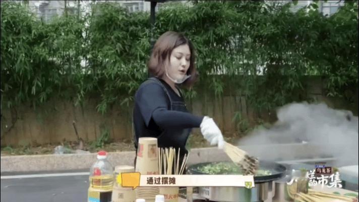原来摆摊真的能赚到钱原来摆摊都能挣到钱啊，果然瘦死的骆驼比马大，闺蜜们别上班了，