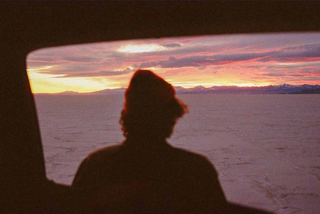 获得真正自由的方法是要学会自我控制。如果情绪总是处于失控状态，就会被感情牵着鼻子