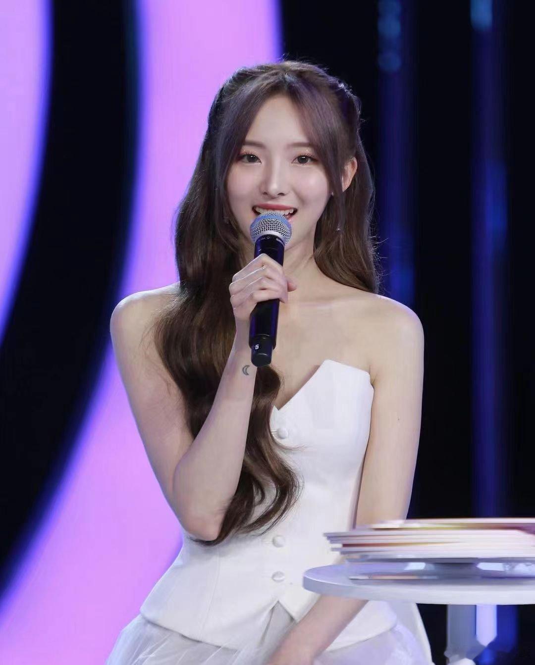 #硬糖少女303##郑乃馨# 今日份糖妹新鲜物料郑乃馨IG更新创造营亚洲剧照从曝