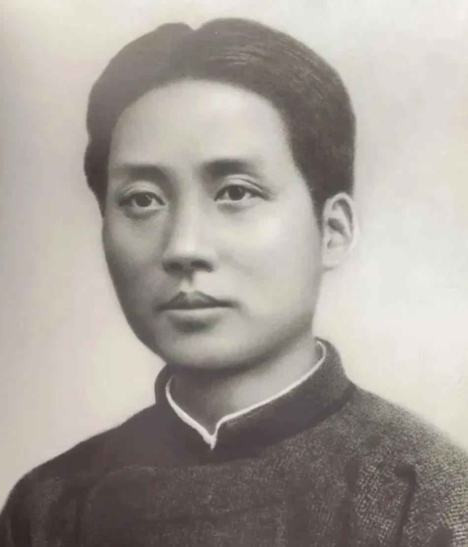 别拿“985”骄傲！毛主席的求学格局，至今没人能比
 
毛主席虽说仅是师范毕业，