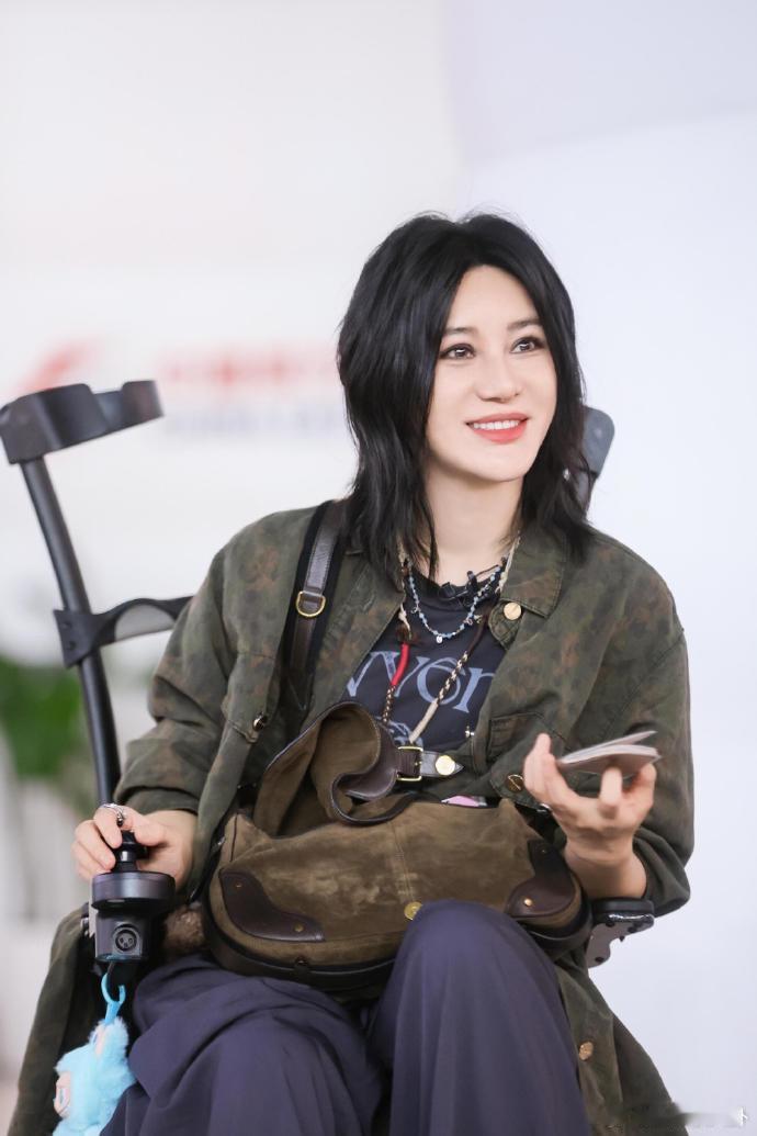 尚雯婕骨折永久性损伤看着好心疼，拖延治疗变成永久性损伤，一定要好好照顾自己合伙人