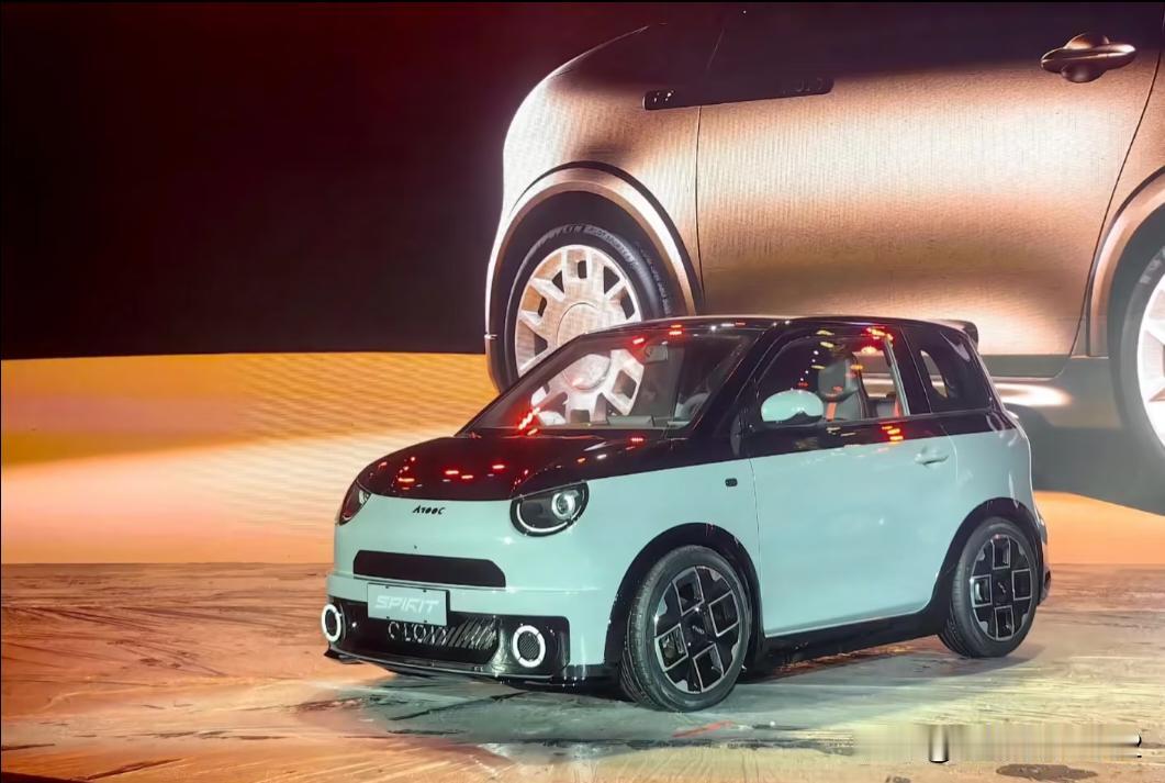 五菱埃尚这价格迷糊了， 220km续航 ，怀档换挡 ，七种配色 ，中国十佳底盘 