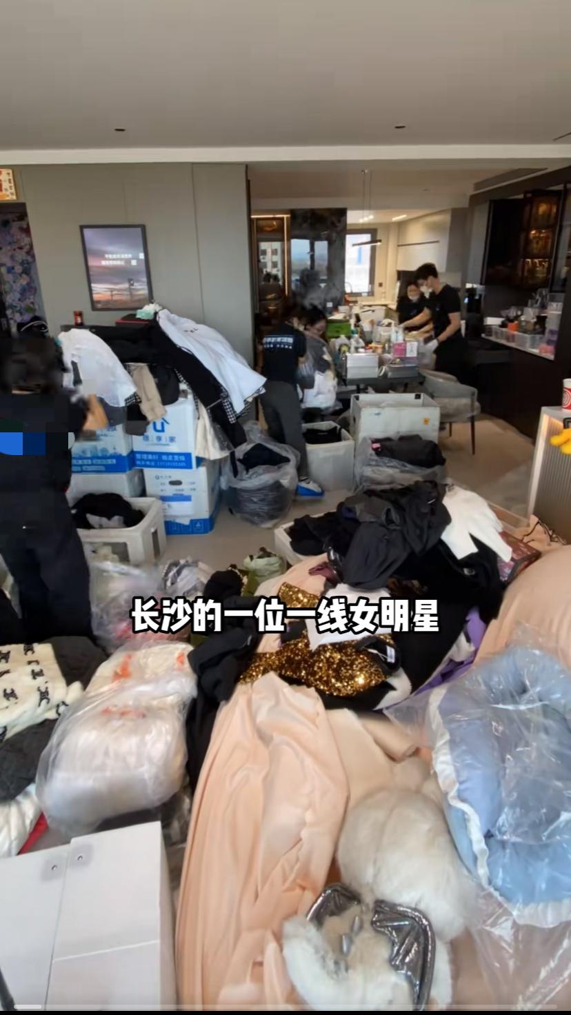 一线女明星长沙的家，你知道是哪个女明星吗？
这个整理收纳公司说，这个女明星的助理