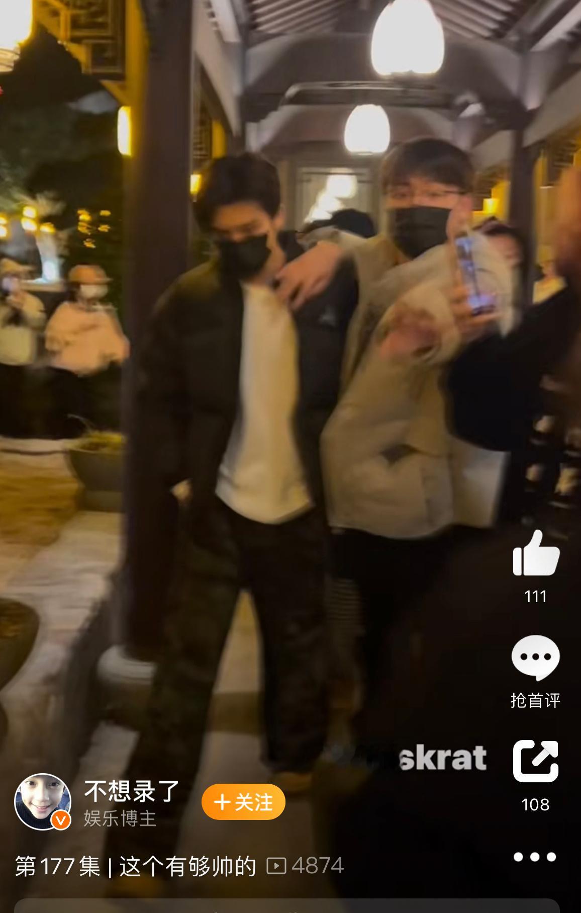 这工作人员有点像陈泽胖了 怎么办啊我好想笑 