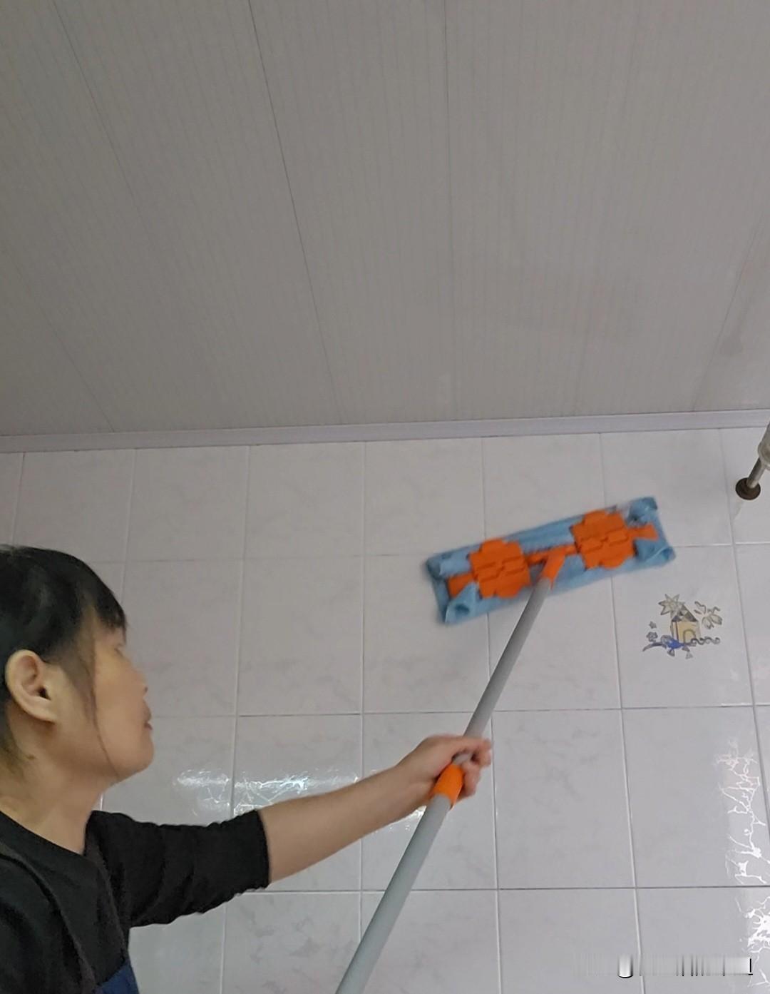 我就好奇昨天打扫的粉丝家这么干净，他是怎么拖地的？跟大家分享一下。

在干活过程