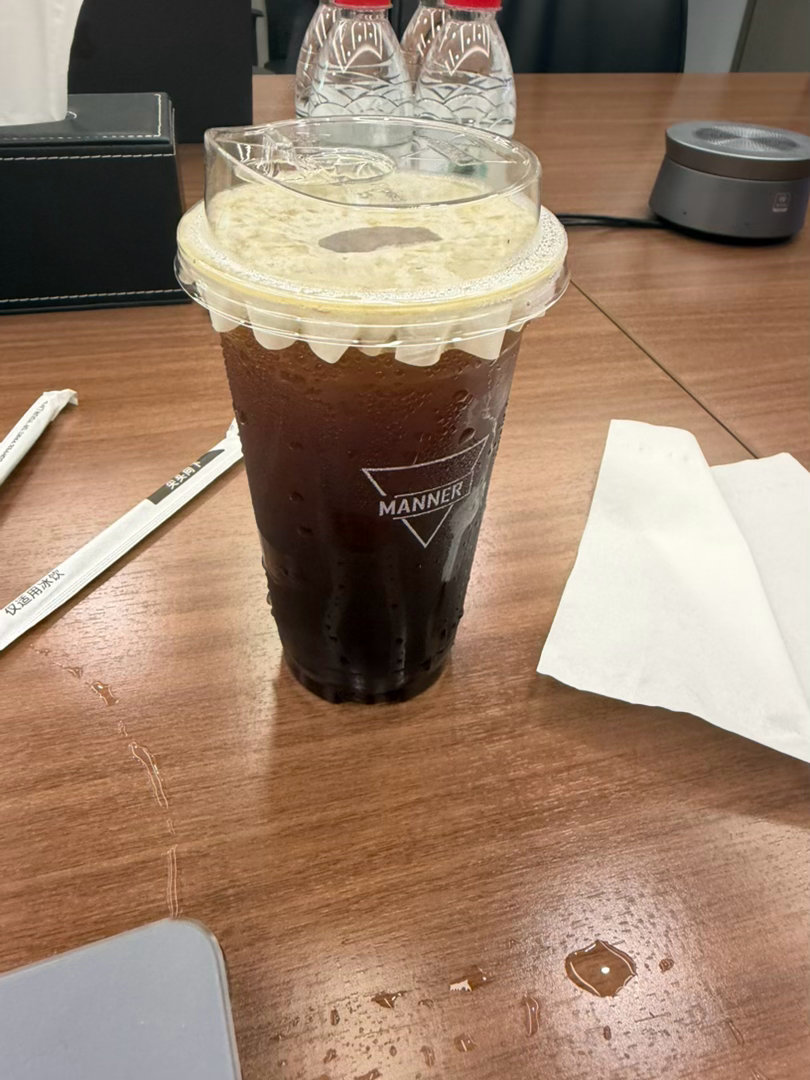 人缘太好一般都是我给客户买咖啡偶尔也有客户给我买