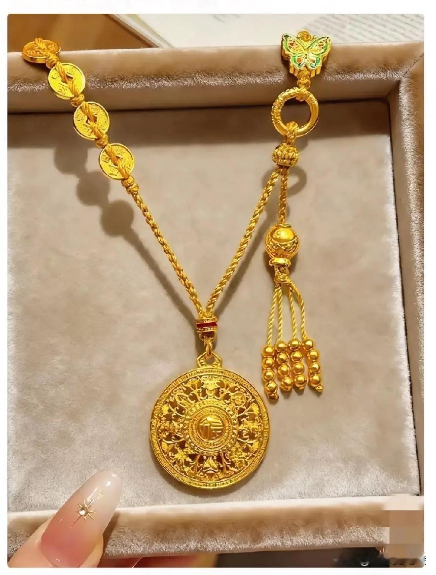 1月23日，
金价已经彻底失控了，
一只100克的金镯子，随随便便
就要破15万