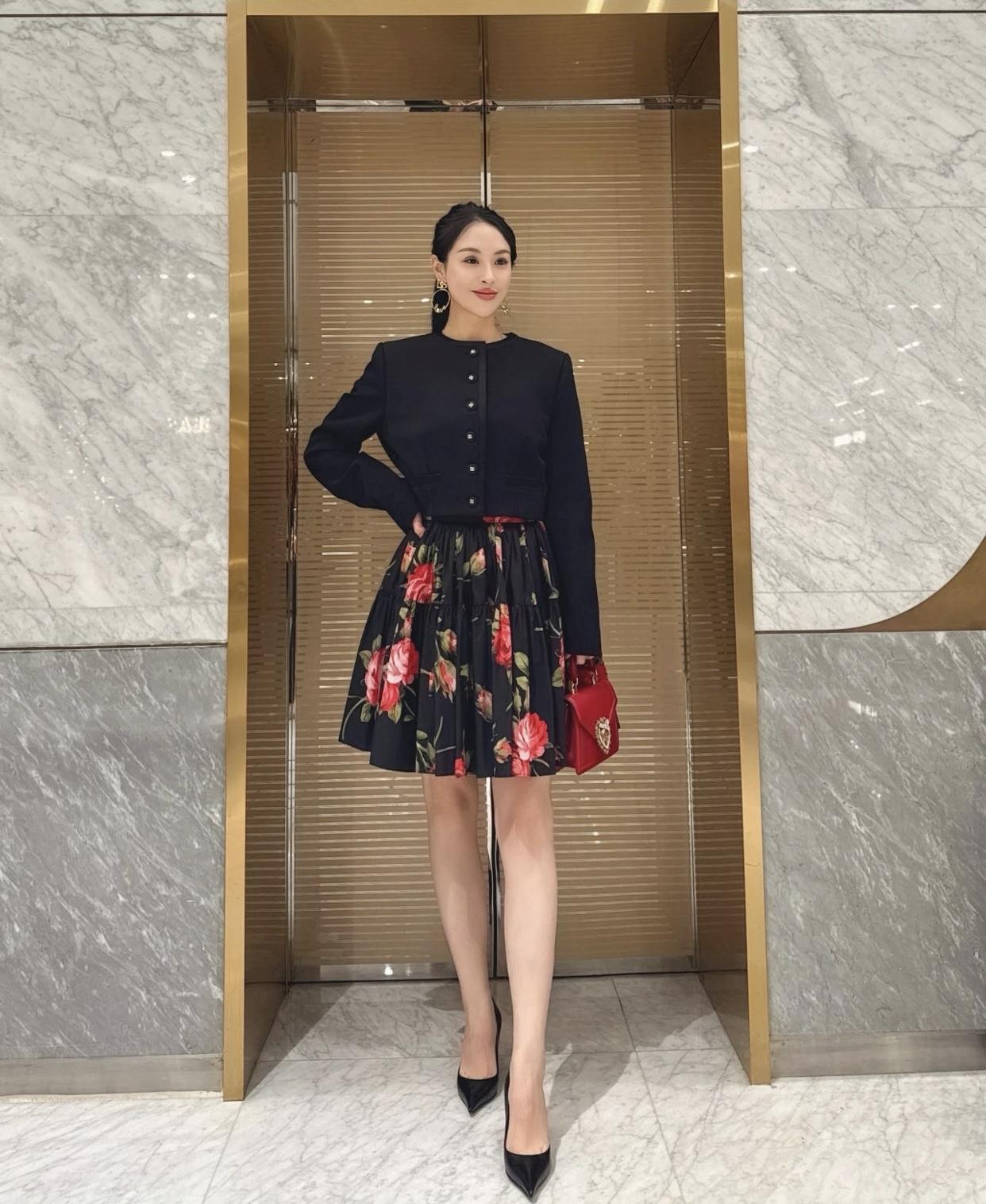 红袖添香夜，花影入梦来。