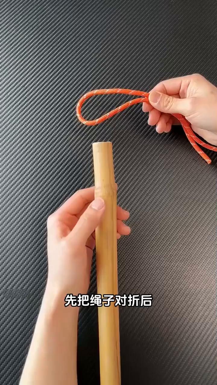 你可以不学但一定要知道的绳结小技巧。
·使用竹子交叉缠绕绳索，利用杠杆原理可以让
