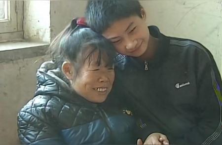 26岁庞众望母亲节哭成泪人告白，母爱铺就逆袭星光路！
家人们呐，娱乐圈里明星那点