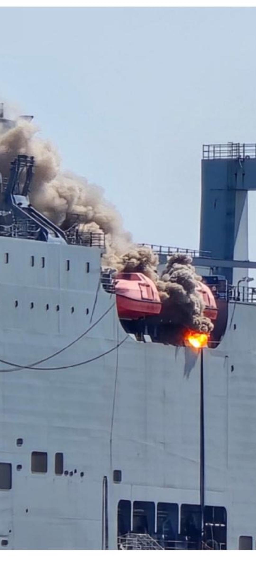 7月13日，巴尔的摩市帕塔普斯科河失去了往日的宁静，一艘戈登级美国海军大型补给舰