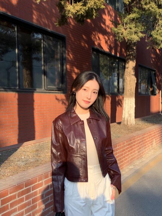 可露丽风一下！早春的酒红慕斯外套好绝🤎💛