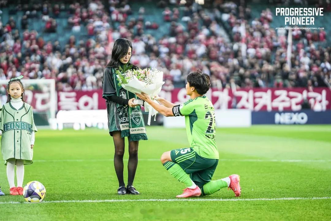 【崔喆淳退役！一生一队一人一城】2025赛季K联赛收官战，冠军球队为崔喆淳举行了