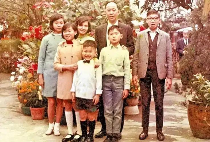 赵锦屏与亚洲首富吕志和相守72年，堪称豪门传奇。1952年，她嫁给彼时还在创业起