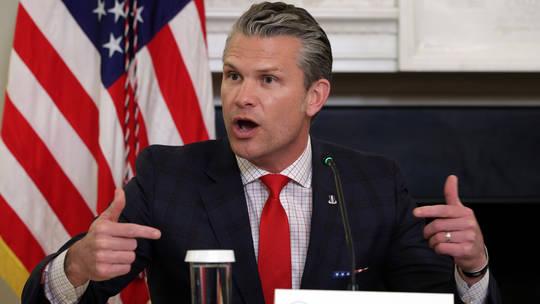 据哥伦比亚广播公司新闻报道，周四，五角大楼的几位高级官员向美国总统唐纳德·特朗普