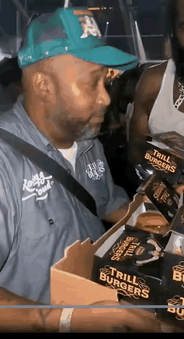 北京时间7月25日NBA76人队前锋球员PJ塔克接受媒体采访公开回答了与哈登没有