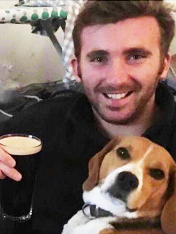 英国军方首次确认一名本国军人在乌克兰身亡。英国防部称，士兵乔治·胡利在乌境内观察