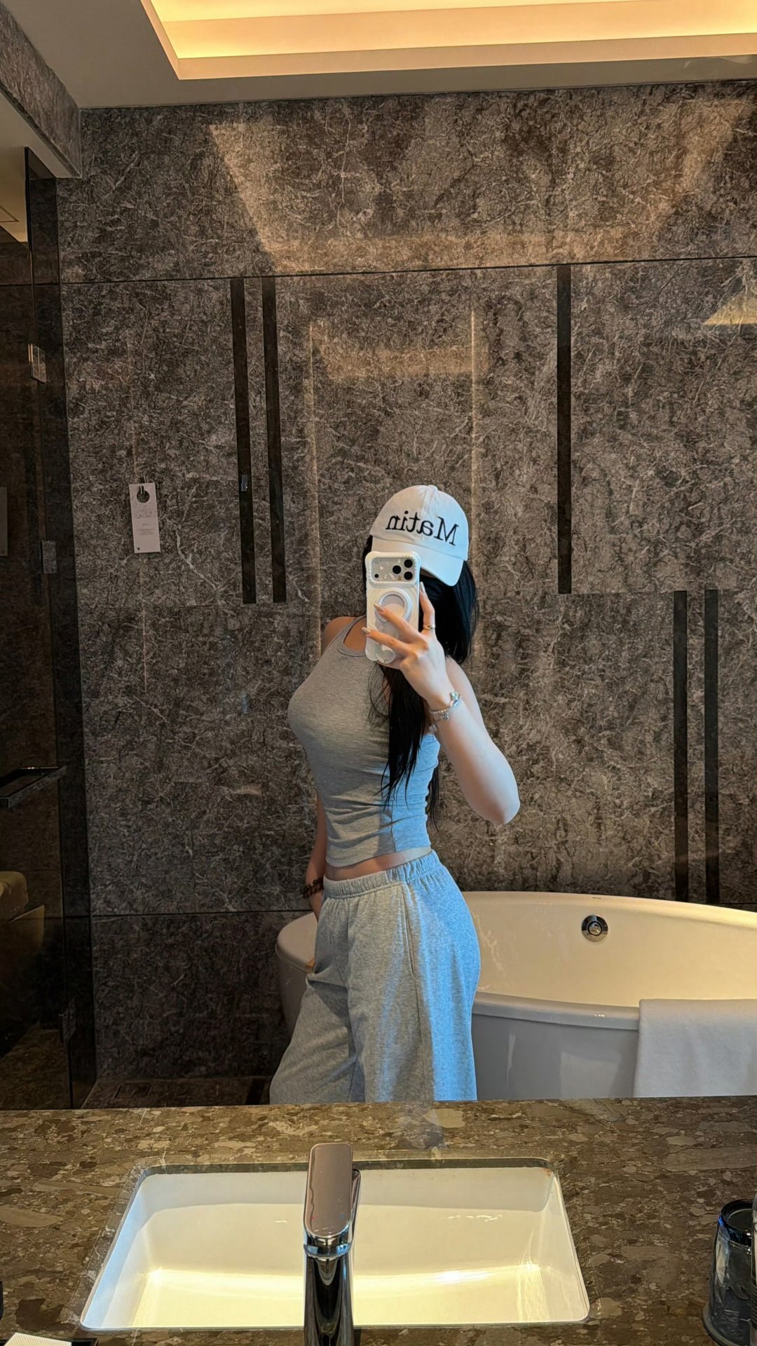思慕社字母    “爱意是藏不住的，即使捂住了嘴巴，也会从眼睛里跑出来。不爱也是