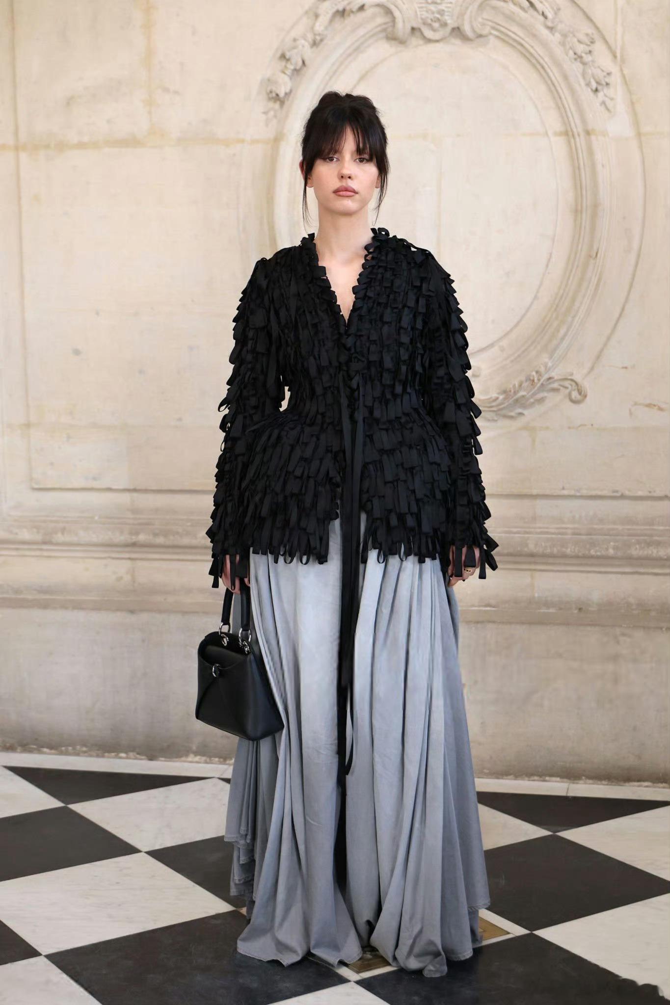 米娅高斯依旧无眉妆，独属于她自己的气场Dior大秀男装周巴黎男装周