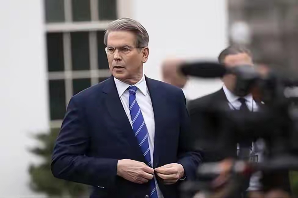 白宫称封锁所有伊朗港口骂中国“不靠谱”还想特朗普访华？美财长想得美，做人不能像美