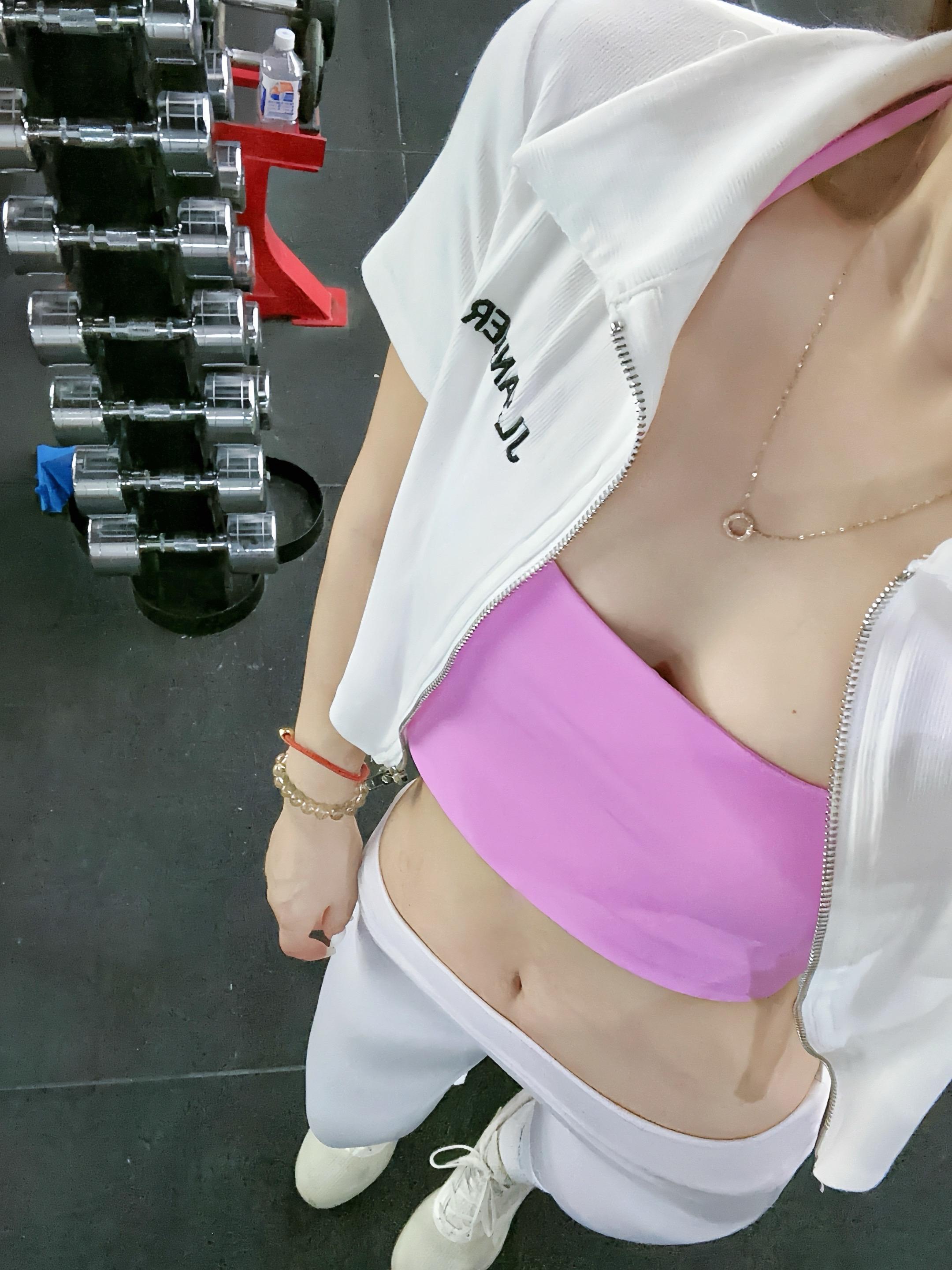 抛开身材不说 但我抛不开。