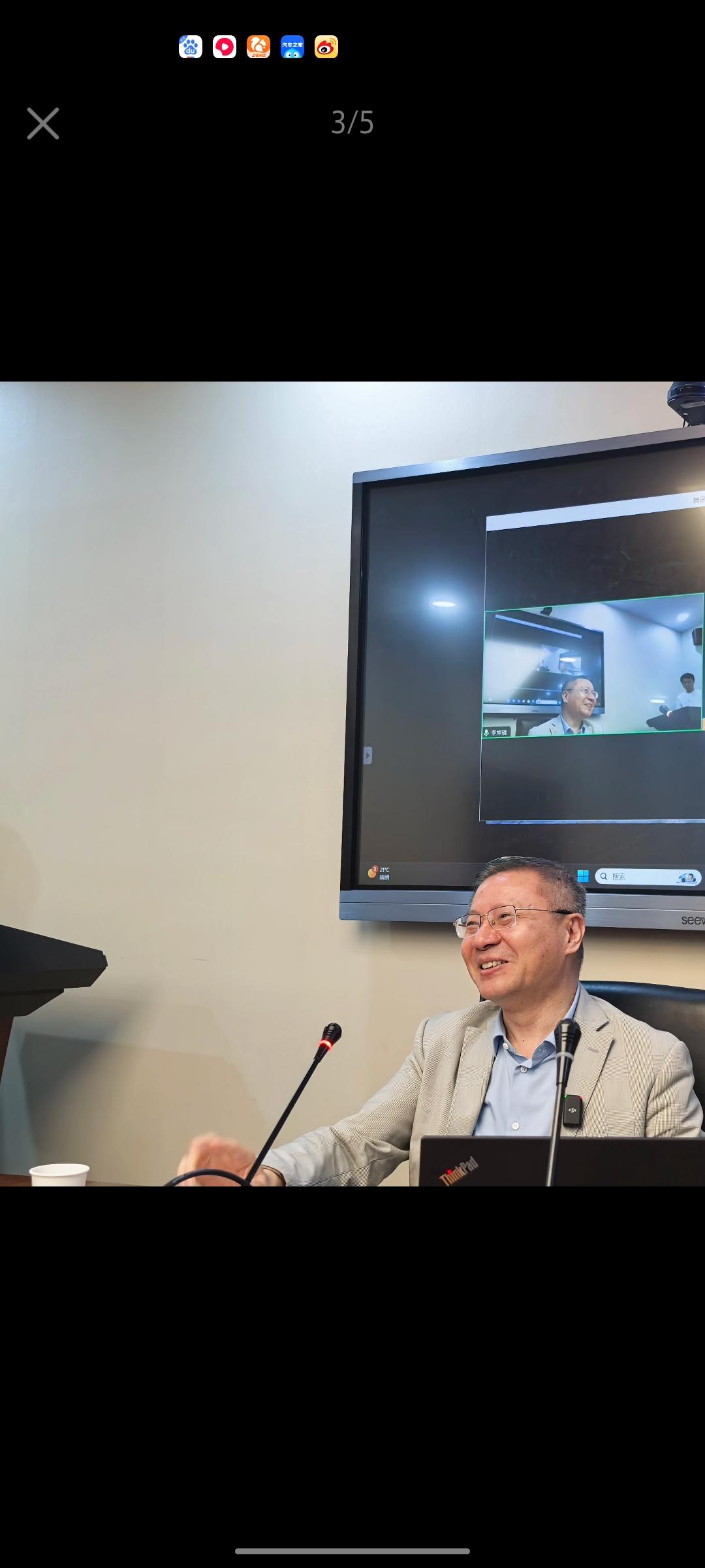 张维为教授近期的头条视频播放量突破记录了。
近日，复旦大学张维为教授在头条发的两