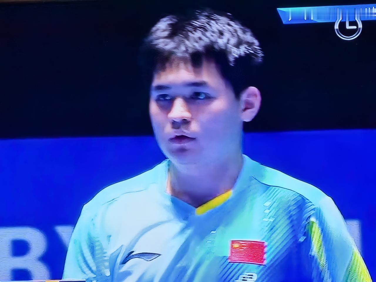 感觉小石头越来越像樊振东了！球风像，身板也像！央视正在直播小石头与户上隼辅的男子