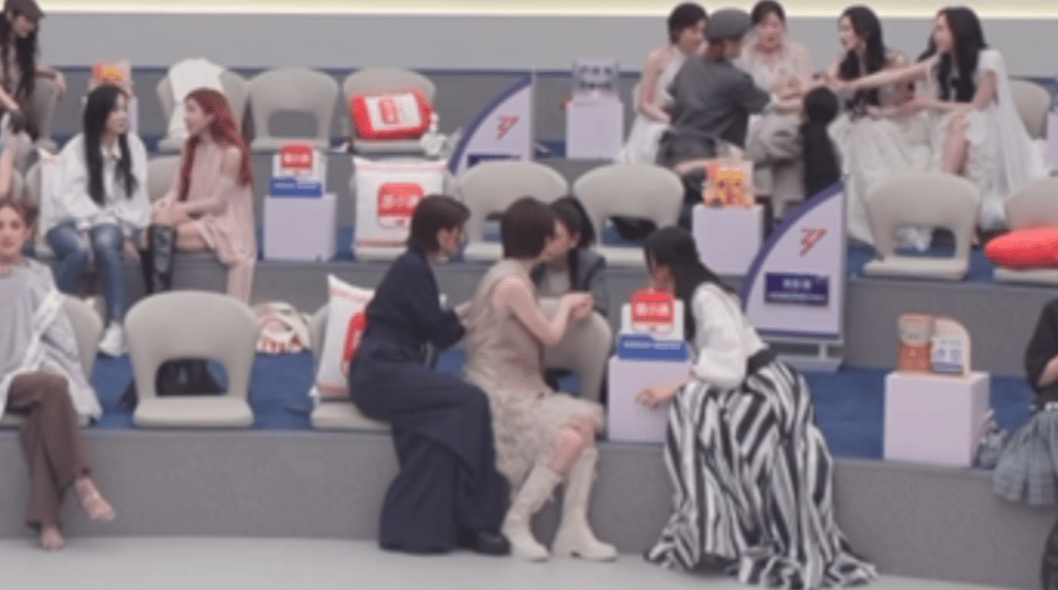 徐洁儿李心洁吃江语晨的瓜徐洁儿李心洁有什么是我们不能听的 这一趴太好笑了。江语晨