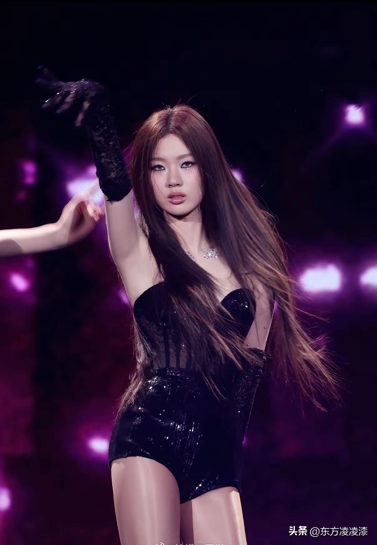 单依纯
现在华语乐坛冉冉升起的新星，希望不要“塌房”，请李先生放过！单依纯改编歌