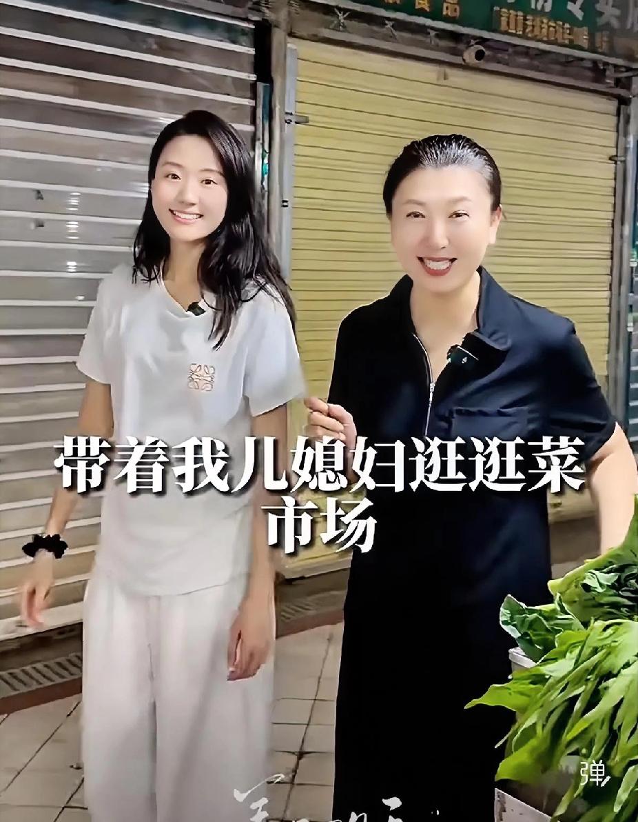 我刚才刷了他们家以前拍的视频，
这一看，心里更不是滋味了……
被她吐槽挣得少的儿