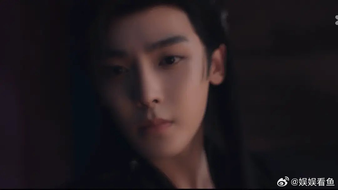 侯明昊黑图怎么有点奇怪 