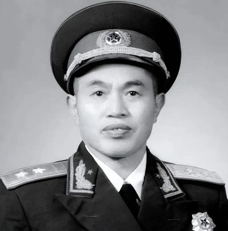 中原突围后皮定均名震华夏，周恩来却惊讶地问：他到底带了多少人？





196