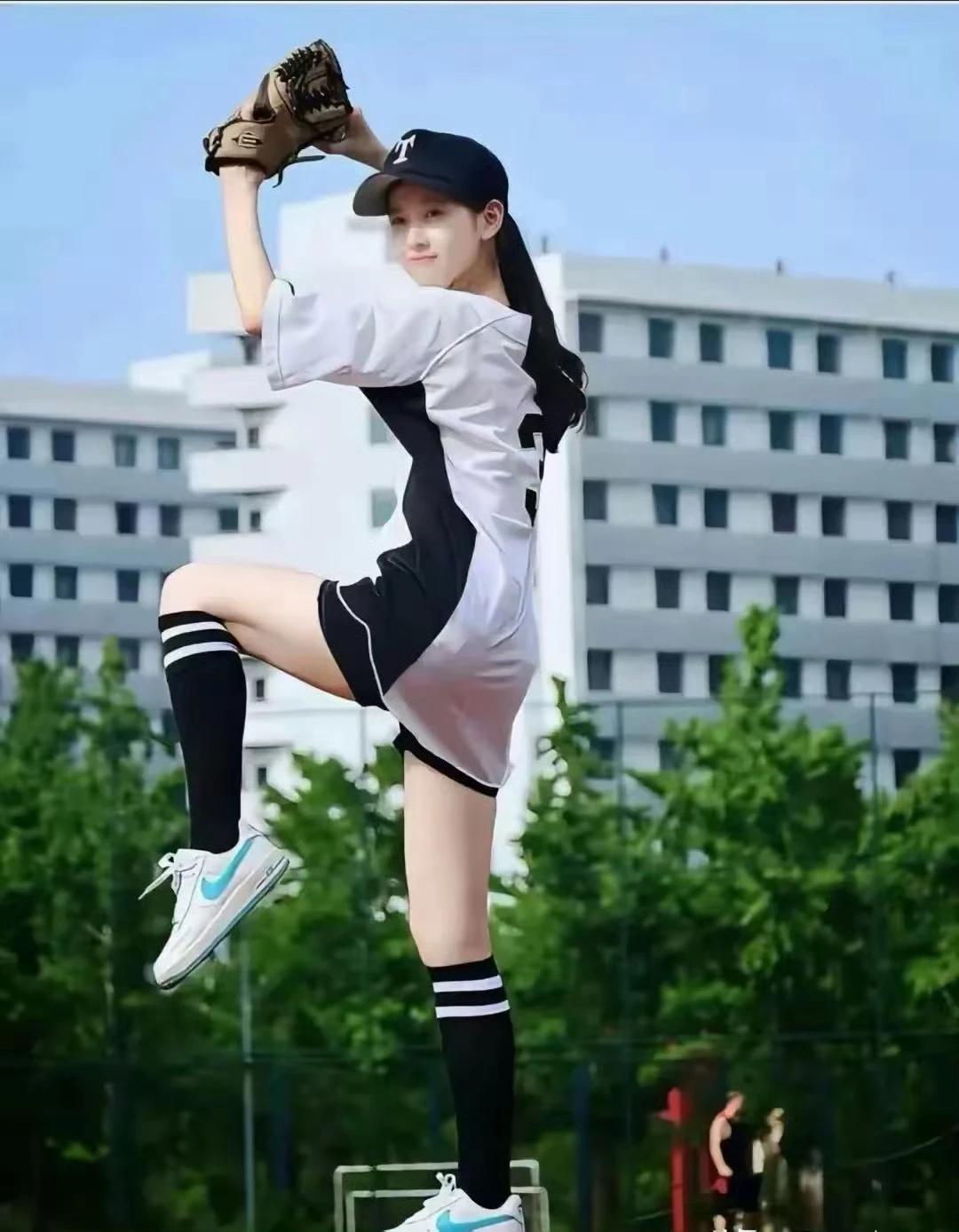 看到章泽天大学时代的照片，终于明白什么叫真正的自然美了。