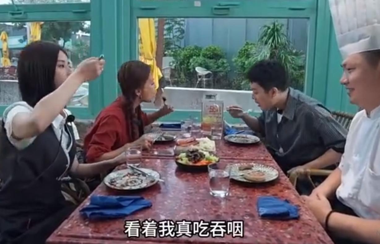 10月21日，颖儿和朱迅、秦昊一同录综艺时感慨她每次发美食视频都被说假吃。而朱迅