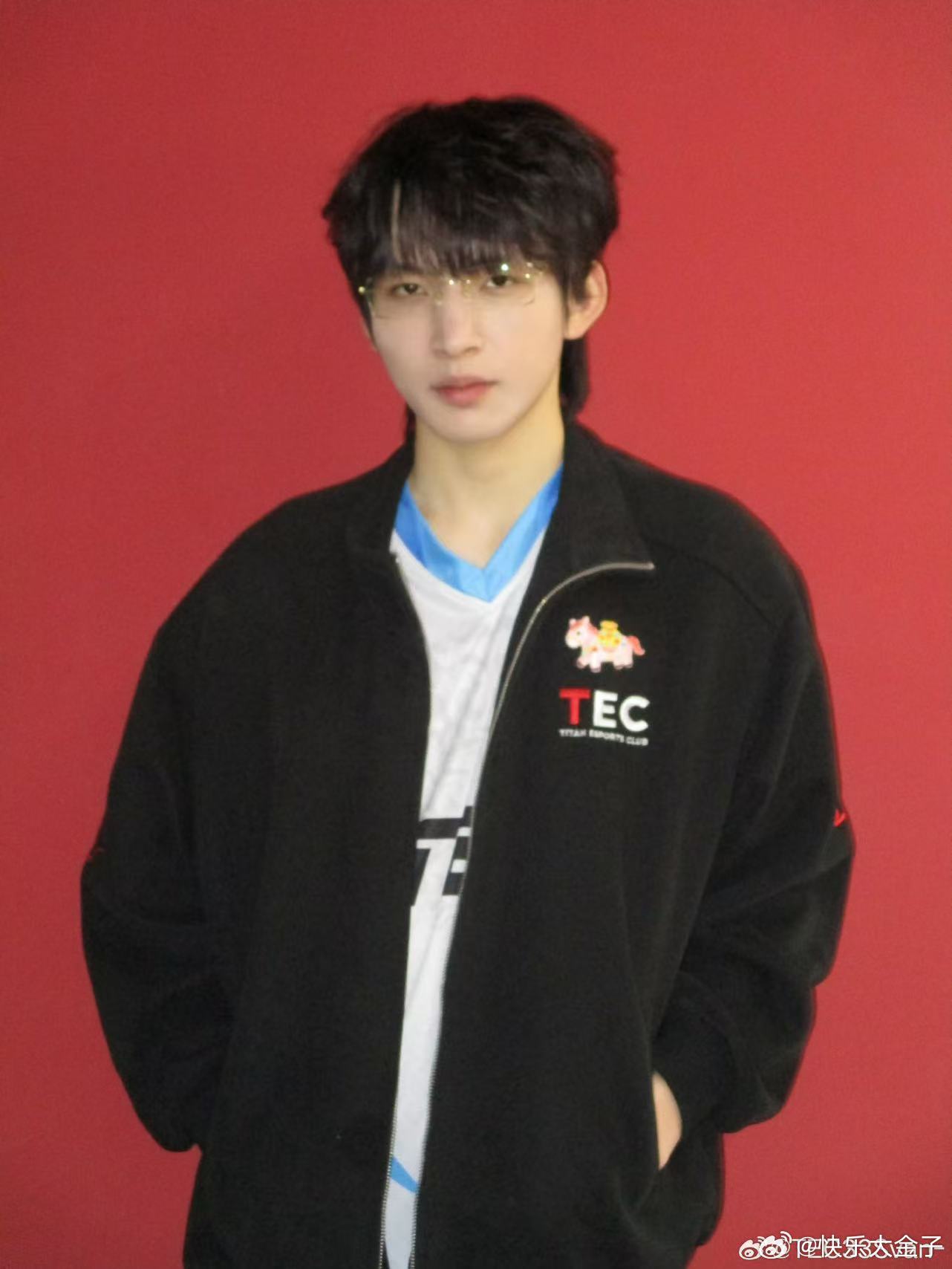 33视角下的队友 33拍的队友们。 