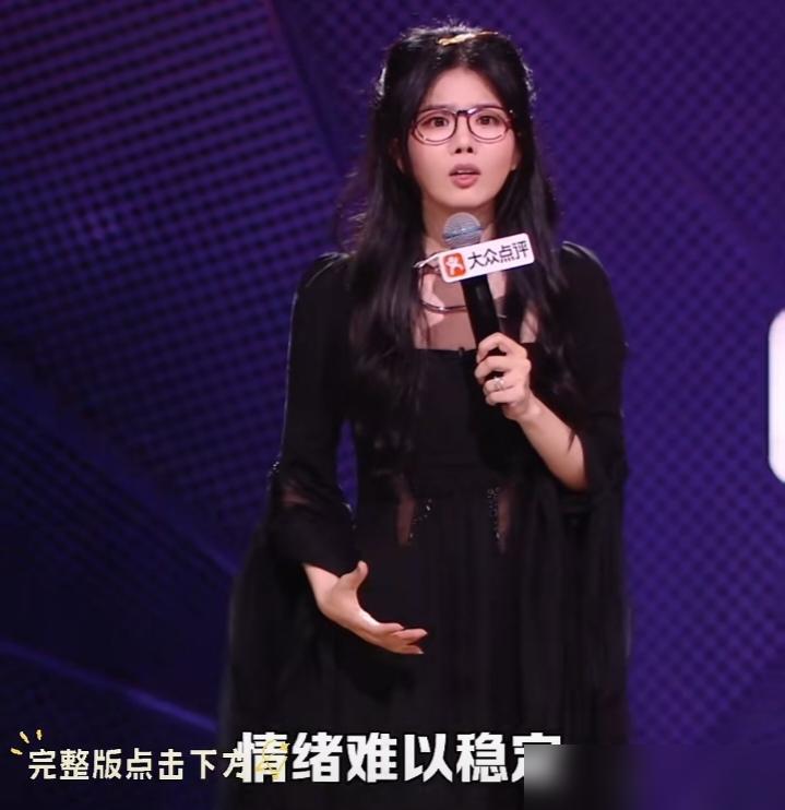 谈及整容后遗症，脱口秀演员陈晓靖说：“光我这个鼻子，就动过4次手术。

我身边前