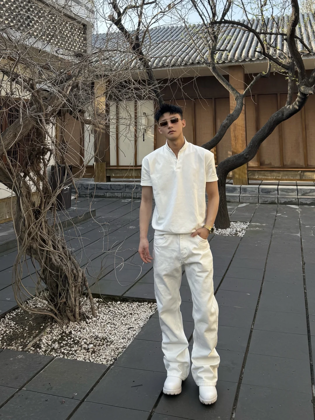夏天还是穿白色有性张力