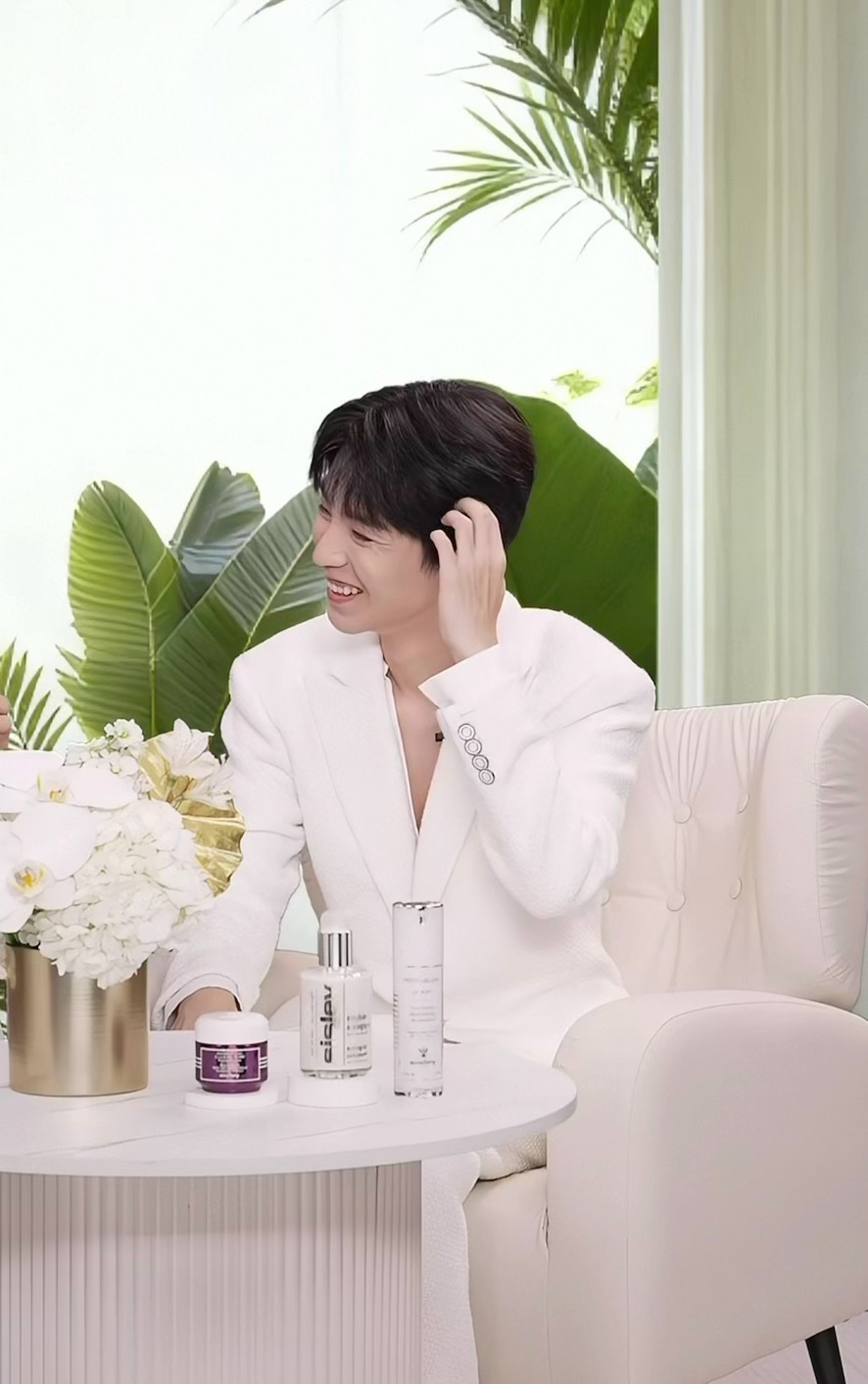 “敏敏是敏感的意思吗？那我是感感肌。”王俊凯就这样轻轻松松幽我一默[流鼻血]王俊