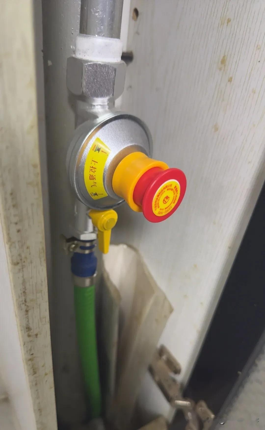 阀门是打开的，

电池是有电的，


也不欠费

就是我打不出火来，
我要崩溃了